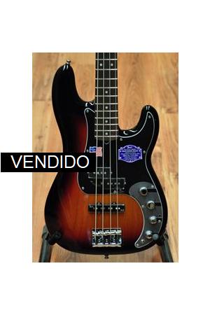 Fender American Deluxe Precision Bass 3 Tone Sunburst Fender American Deluxe Precision Bass 3 Tone Sunburst